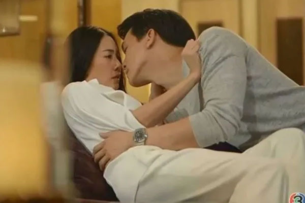 Chồng đi làm xa, vợ ở nhà &#39;bị&#39; trai làm thuê bỏ bùa mê thuốc lú - 1