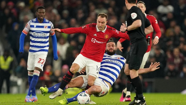 MU đón tin dữ: Eriksen nghỉ 3 tháng, HLV Ten Hag có mua tiền vệ giờ chót? - 1