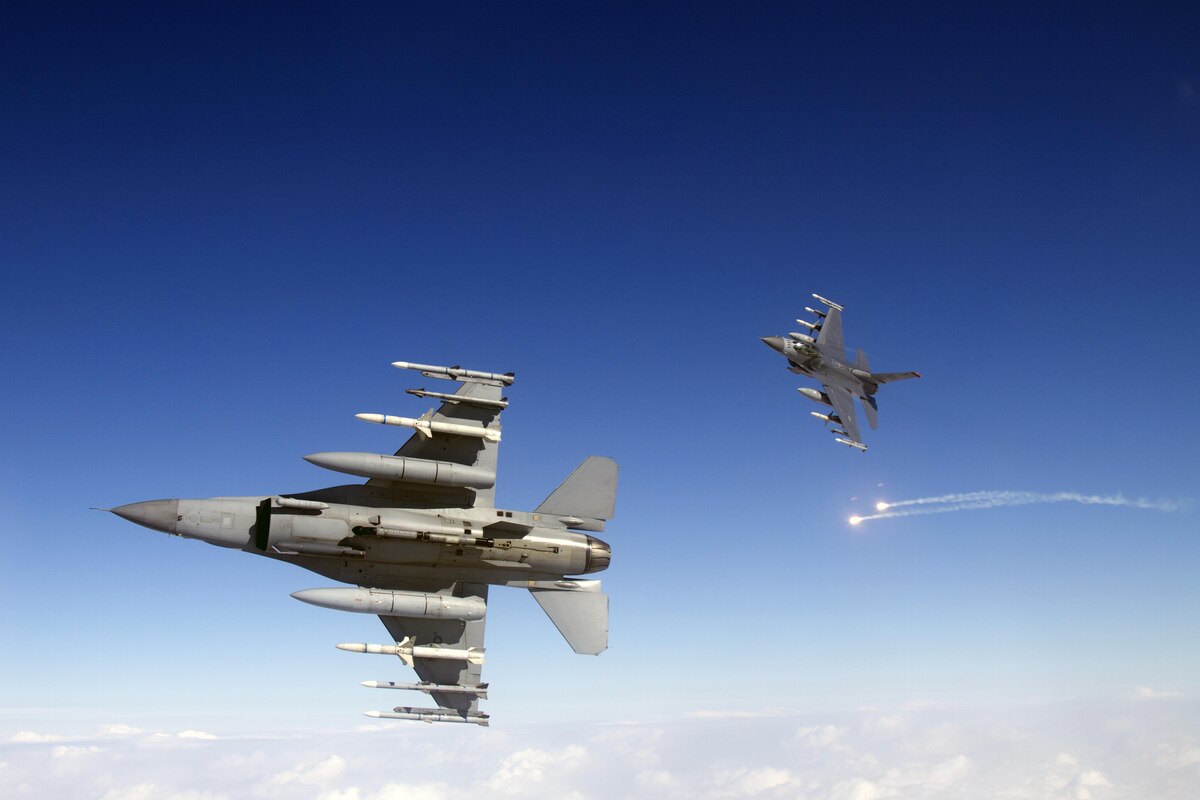 Ông Biden trả lời ngắn gọn về kịch bản Mỹ gửi chiến đấu cơ F-16 cho Ukraine - 1