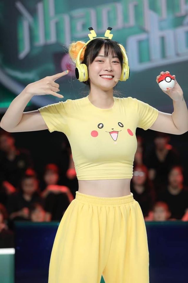 Người đẹp mặc yếm in hình pikachu xuống phố: Lạ mắt hay biến tấu thiếu duyên? - 8