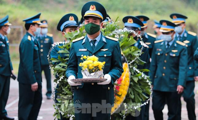 Xúc động lễ tang thiếu tá phi công Trần Ngọc Duy - 1