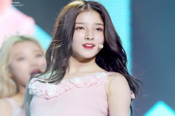”Thiên thần lai xinh nhất Hàn Quốc” 16 tuổi đã đẹp như mơ