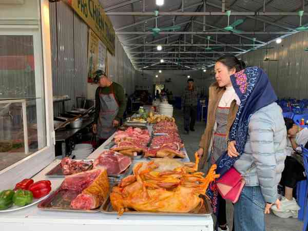 Nhộn nhịp chợ “thịt thú rừng” giả ở lễ hội chùa Hương - 2