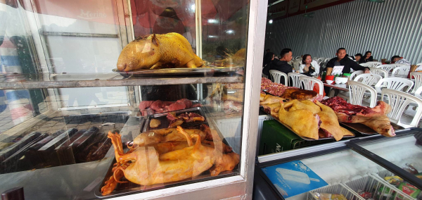 Nhộn nhịp chợ “thịt thú rừng” giả ở lễ hội chùa Hương - 7