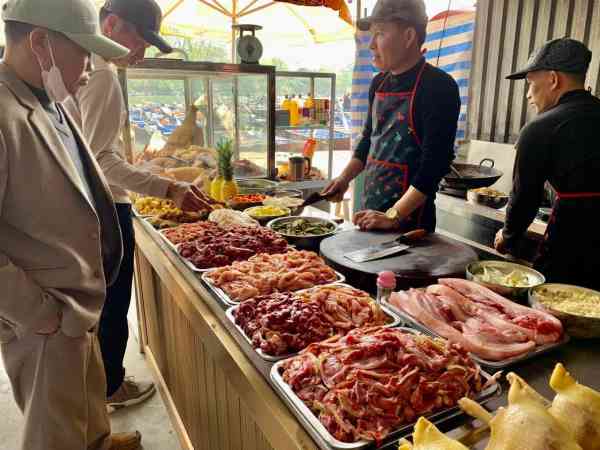 Nhộn nhịp chợ “thịt thú rừng” giả ở lễ hội chùa Hương - 6