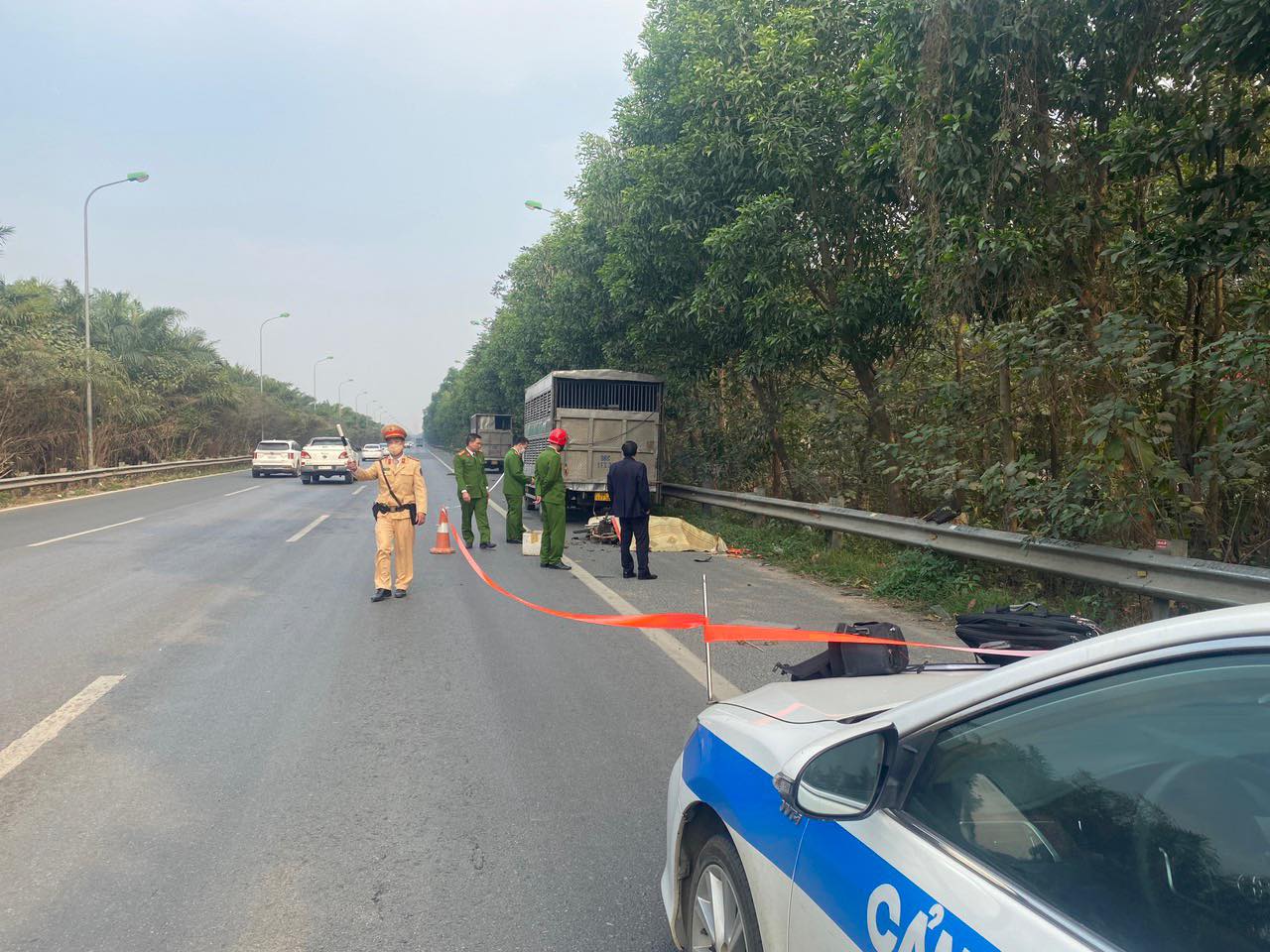 Hà Nội: Tài xế xe máy tử vong sau va chạm với ôtô tải ở cao tốc đại lộ Thăng Long - 1