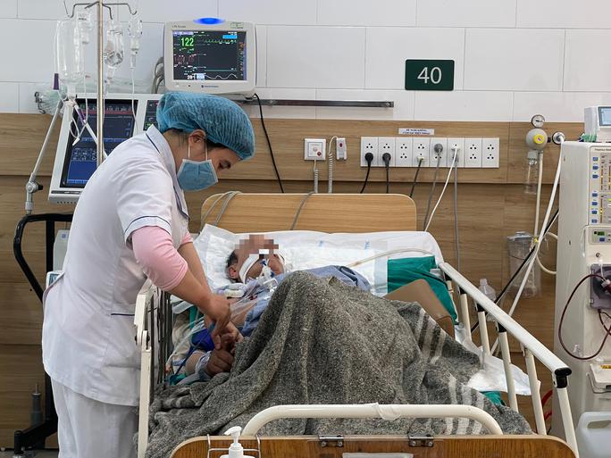 Bộ Y tế đề nghị nhiều tỉnh, thành vào cuộc vụ ngộ độc rượu - 1