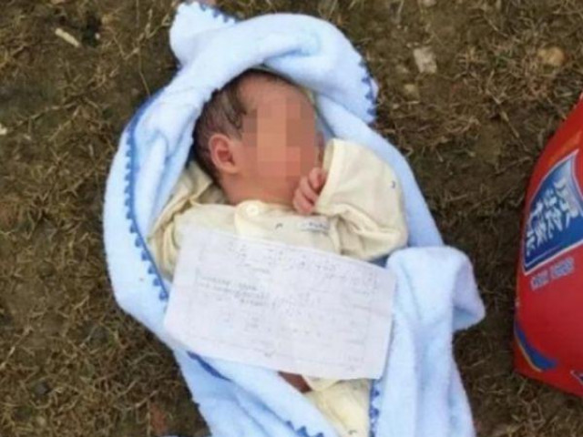 Bố mẹ vứt bỏ con gái bên vệ đường, 24 năm sau hội ngộ kỳ diệu nhưng cái kết đau lòng tột độ