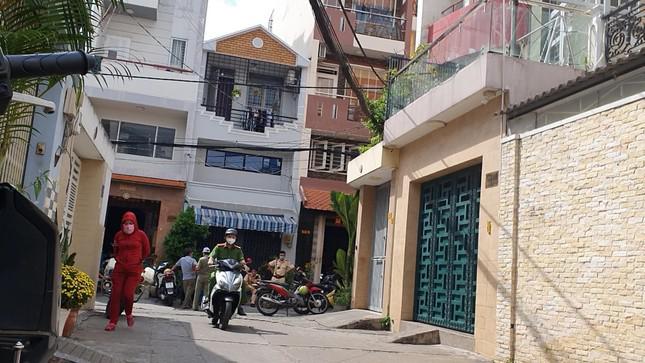 Phong tỏa hẻm ở quận 6 TP.HCM để điều tra vụ việc bé gái 7 tháng tuổi tử vong - 1