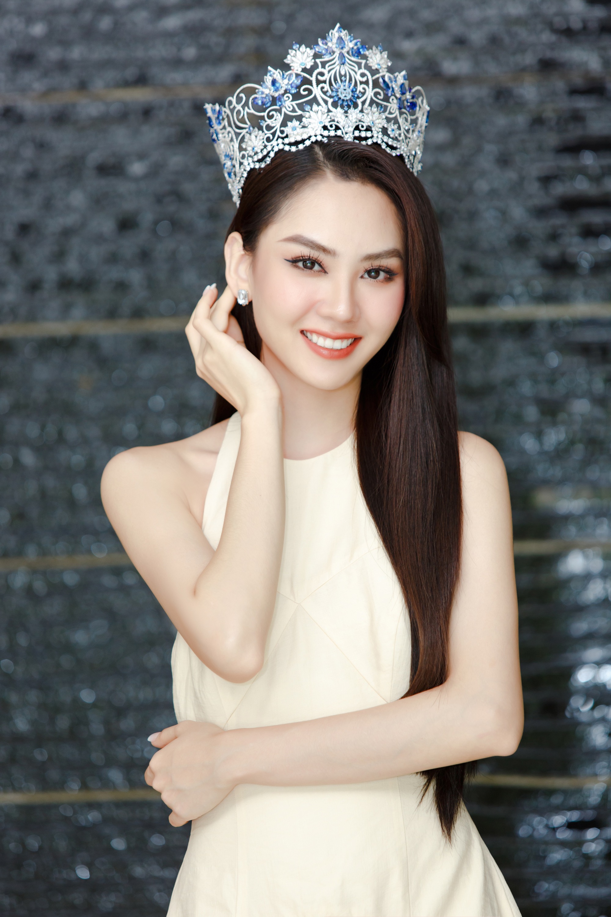Hoa hậu Việt thời &#34;gen Z&#34;: Đẹp thôi chưa đủ, hơn nhau ở học bổng, bằng cấp? - 6