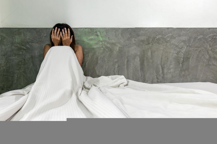 Lộ chuyện cặp bồ với trai trẻ trong tình huống bất ngờ - 1