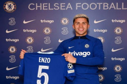 Enzo Fernandez CHÍNH THỨC cập bến Chelsea, fan mơ khuynh đảo Ngoại hạng Anh