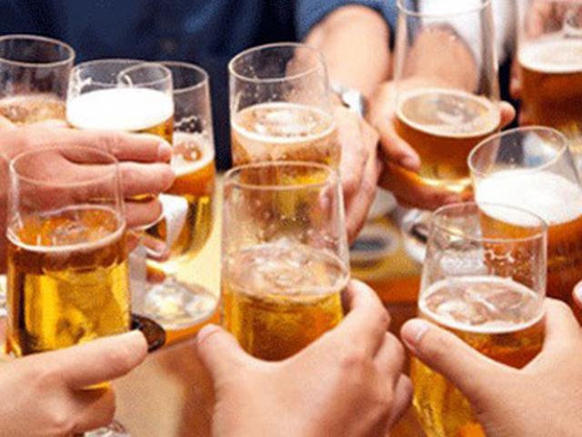 Tết khó tránh rượu bia, biết những điều này để tránh ngộ độc rượu