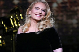 Adele khuấy động Las Vegas với bộ sưu tập váy đen Haute Couture quyền lực