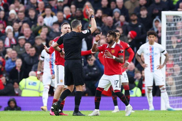 Casemiro nhận thẻ đỏ: Ten Hag - MU đau đầu, chờ Sabitzer sắm vai cứu tinh - 1