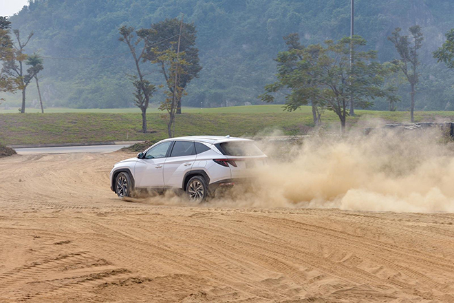 Giá xe Hyundai Tucson niêm yết và lăn bánh tháng 2/2023 - 13