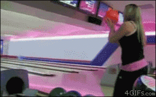 Những tình huống dở khóc dở cười khi chơi bowling - 1