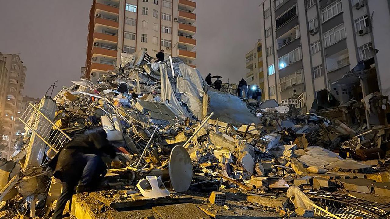 Trận động đất tồi tệ nhất hơn 20 năm trước ở Thổ Nhĩ Kỳ khiến hơn 18.000 người thiệt mạng - 1