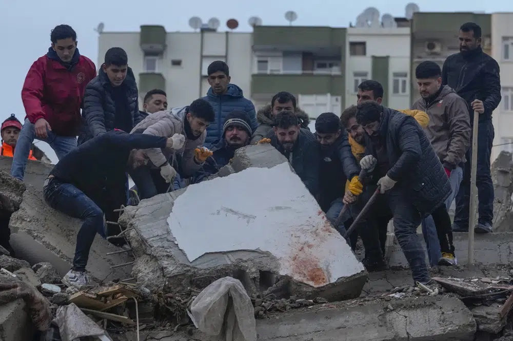 Động đất kinh hoàng ở Thổ Nhĩ Kỳ: WHO cảnh báo sốc về số người thiệt mạng - 1