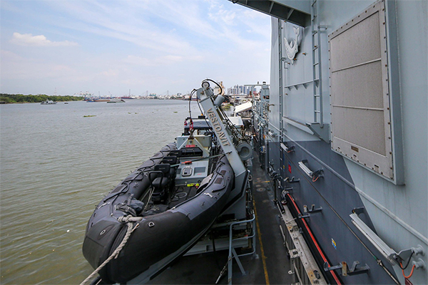 Cận cảnh tàu Hải quân Hoàng gia Anh vừa tới thăm TP HCM - 21