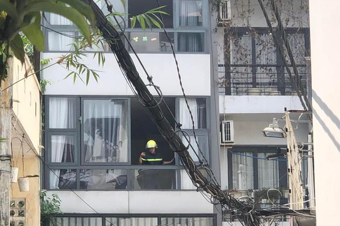 Xuất hiện tiếng nổ cùng mùi nồng nặc tại nhà 5 tầng ở quận Phú Nhuận - 1