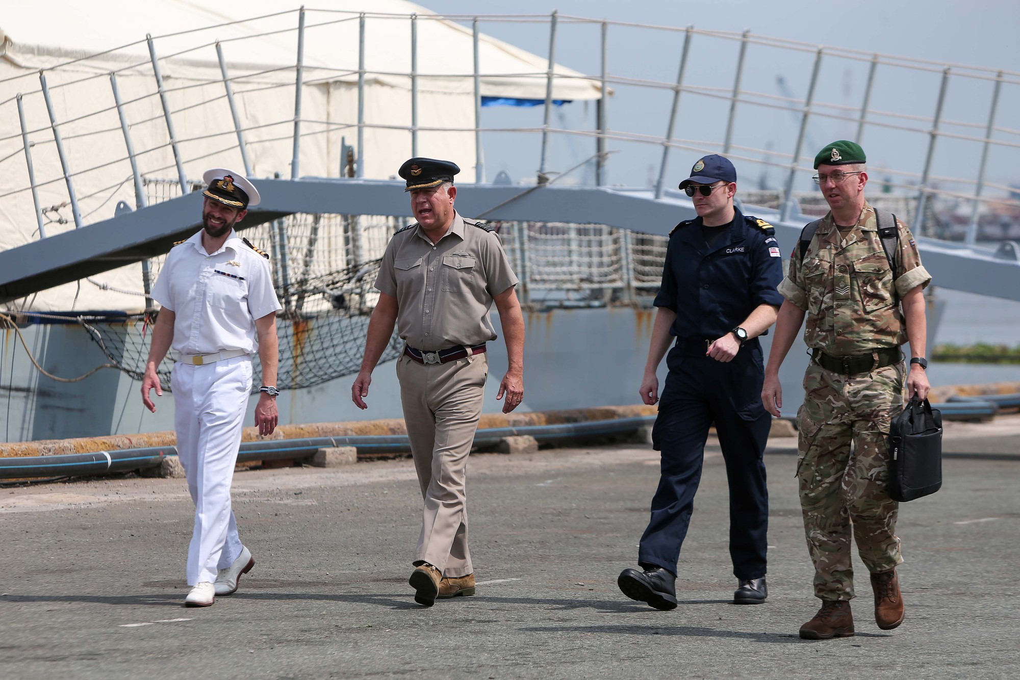 Cận cảnh tàu Hải quân Hoàng gia Anh vừa tới thăm TP HCM - 6