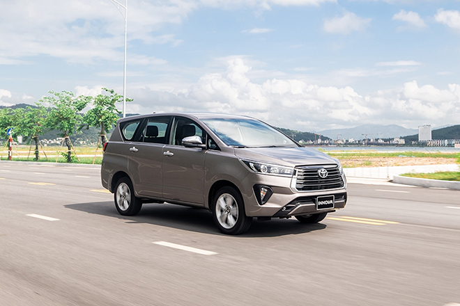 Giá xe Toyota Innova niêm yết và lăn bánh tháng 2/2023 - 11