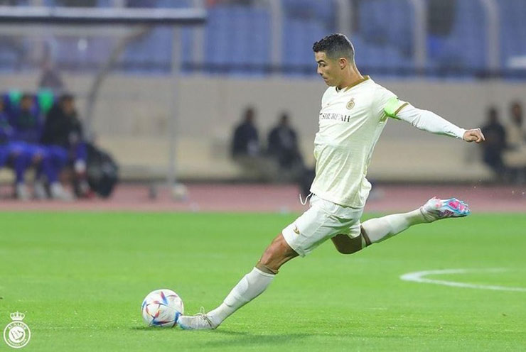Ronaldo bị chê kém Benzema, được minh oan vụ khiến sao châu Phi rời Al Nassr - 1