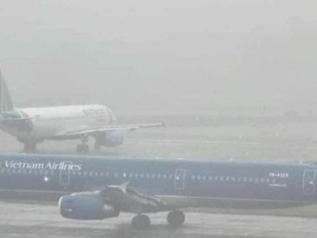 Miền Bắc chìm trong sương mù, nhiều chuyến bay bị hủy, chuyển hướng