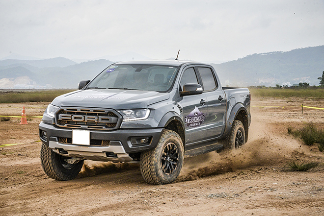 Giá xe Ford Ranger Raptor niêm yết và lăn bánh tháng 2/2023 - 10