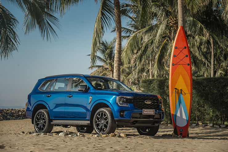 Giá xe Ford Everest niêm yết và lăn bánh tháng 2/2023 - 1