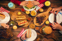Thực phẩm phổ biến nhiều người ăn có liên quan đến nhiều bệnh ung thư nguy hiểm