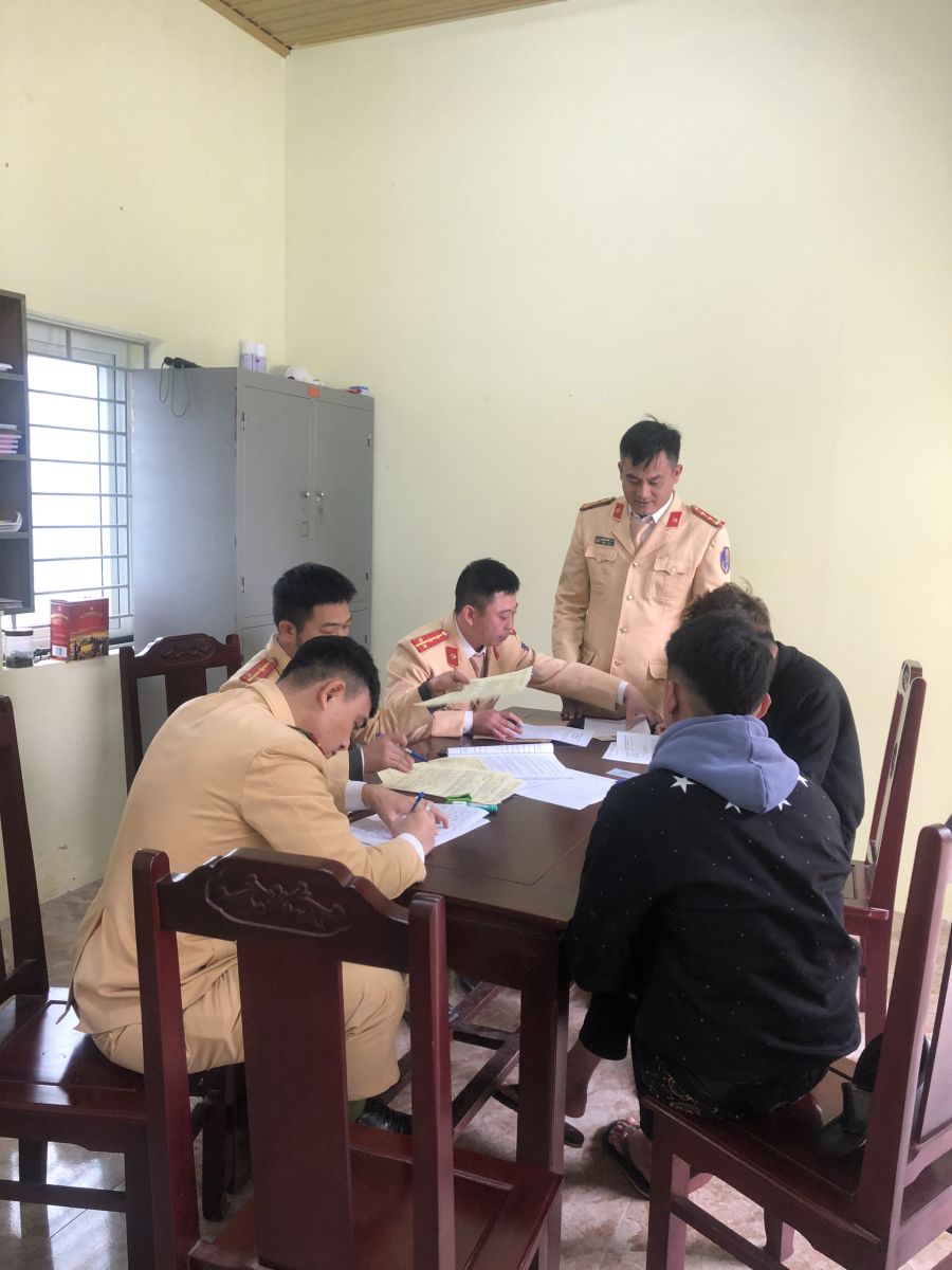 Thanh niên bị phạt nguội 2,4 triệu đồng vì chạy xe máy vi phạm giao thông - 2