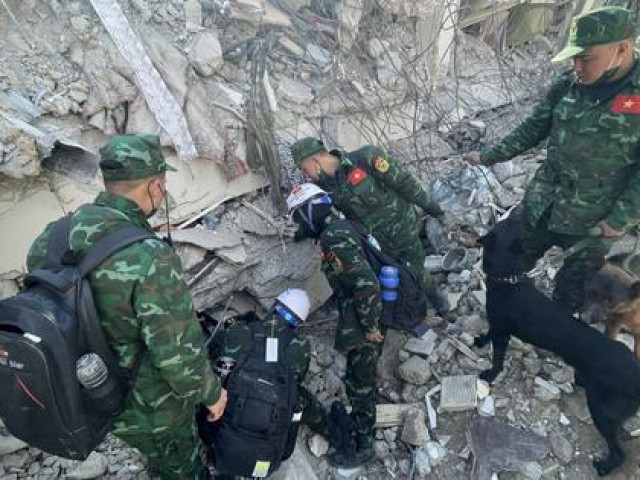 CLIP: Đoàn cứu nạn Việt Nam tìm thấy 2 vị trí có dấu hiệu sự sống tại Thổ Nhĩ Kỳ