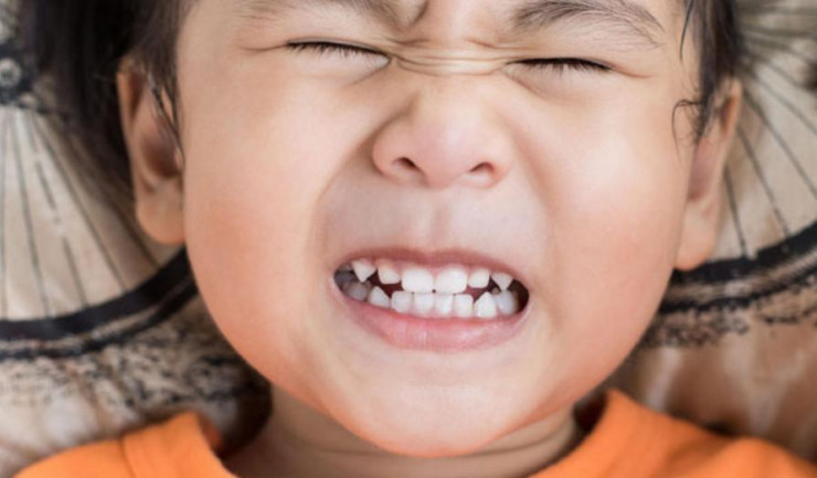 Tại sao trẻ lại nghiến răng? - 1