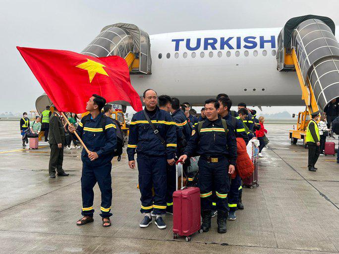 Đoàn 24 cảnh sát Việt Nam hoàn thành sứ mệnh ở Thổ Nhĩ Kỳ đã về đến Hà Nội - 1
