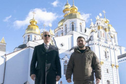 Tới gặp ông Zelensky, ông Biden đưa ra cam kết gì?