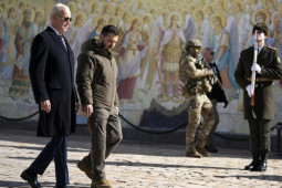 Phản ứng của đảng Cộng hòa và Dân chủ khi ông Biden tới Kiev