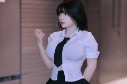 Phong cách nữ sinh châu Á đang đi quá giới hạn?