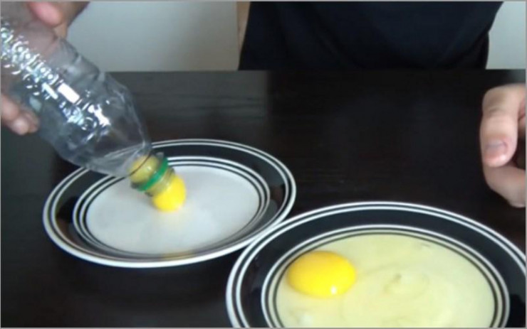Trứng gà: Giá trị khác nhau của lòng trắng và lòng đỏ, các cách tách lòng đỏ trứng gà nhanh và đẹp nhất - 12
