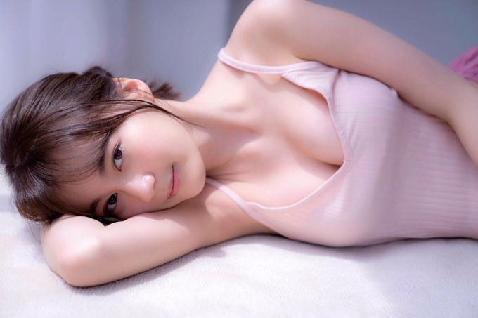 Gương mặt thơ ngây, body quyến rũ của &#34;mỹ nữ lập kỷ lục sách ảnh bán chạy nhất Nhật Bản&#34; - 3