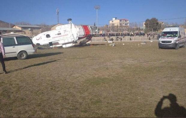 Iran: Rơi trực thăng chở Bộ trưởng Thể thao, 18 người thương vong - 1