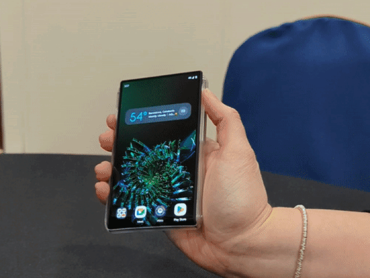 Lenovo vừa ra mắt smartphone màn hình cuộn - Quá "đỉnh"!