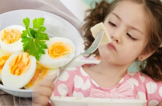 Ăn trứng gà nếu thấy có dấu hiệu này cần dừng ngay để phòng biến chứng dị ứng trứng - 1