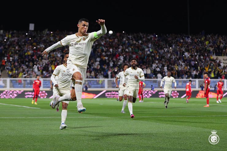 Ronaldo đoạt giải xuất sắc nhất ở Saudi Arabia, quên đi cú sốc FIFA The Best - 2