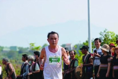 Runner lớn tuổi nhất Tiền Phong Marathon 2023: Sống vui, khỏe, có ích nhờ chạy bộ