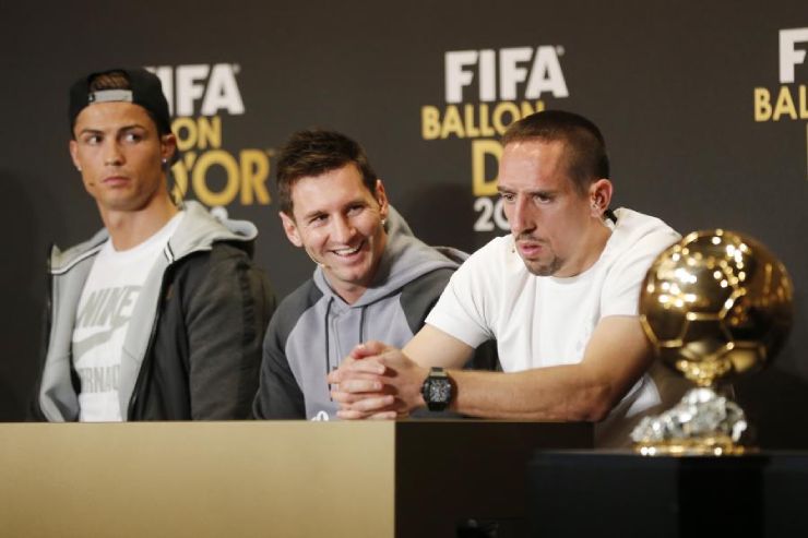 Ronaldo họa vô đơn chí: Rò rỉ scandal của FIFA, CR7 &#34;cướp&#34; Quả bóng vàng? - 1