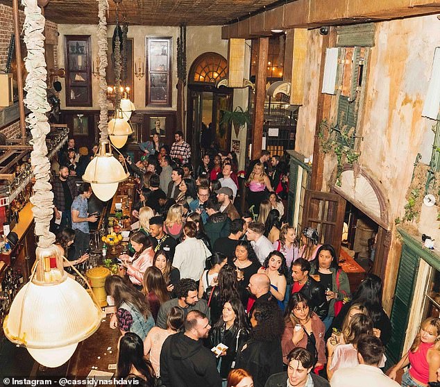 Cô gái mời 65 “trai lạ” đến dự tiệc để tuyển bạn trai - 8