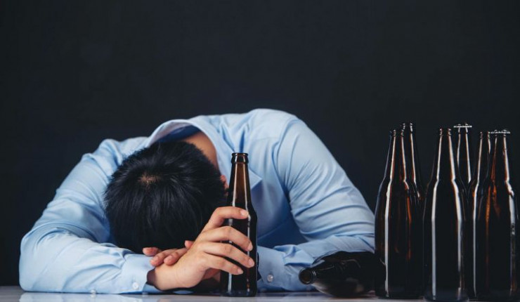 Uống rượu khi đói nguy hiểm thế nào? - 1