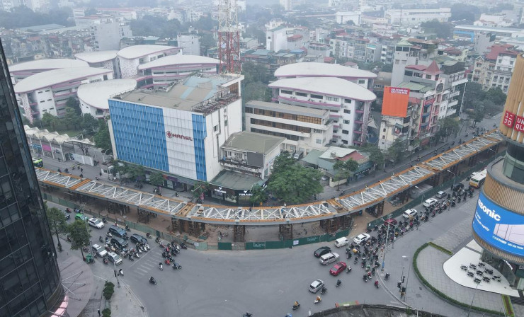 Cận cảnh cây cầu vượt hình chữ C duy nhất ở Hà Nội sắp hoàn thành - 1
